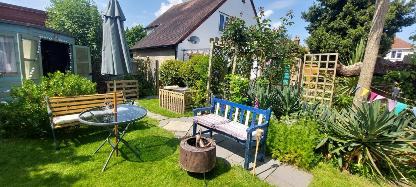 And Glamping Let Homestay Felixstowe